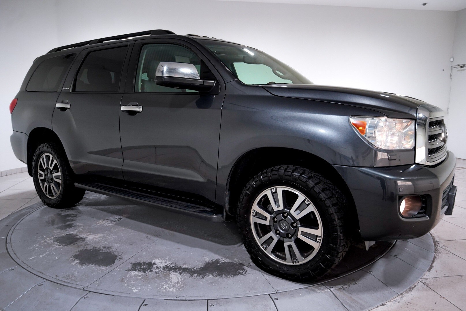 2017 Toyota Sequoia Platinum photo 4