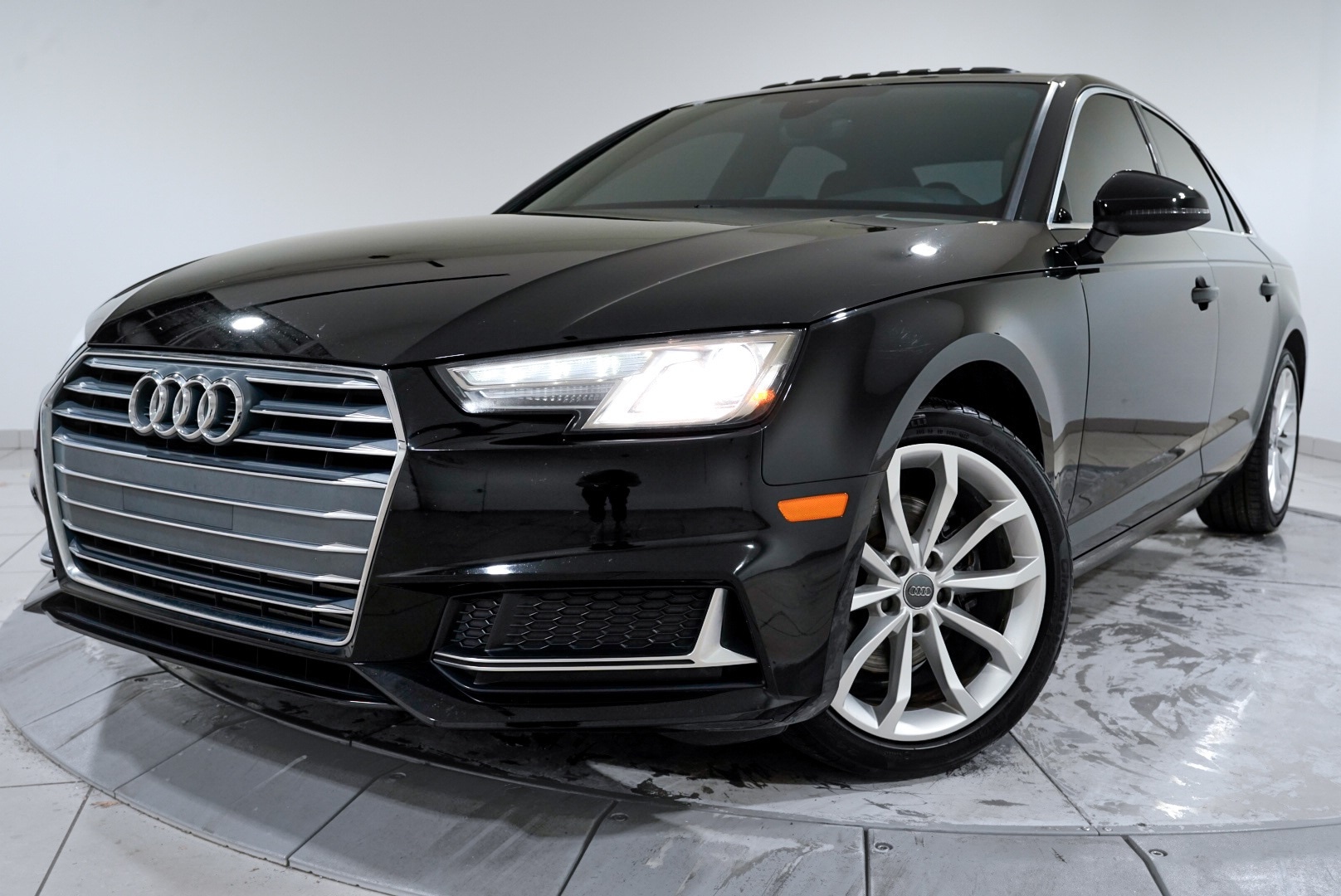 2019 Audi A4 Premium's photo