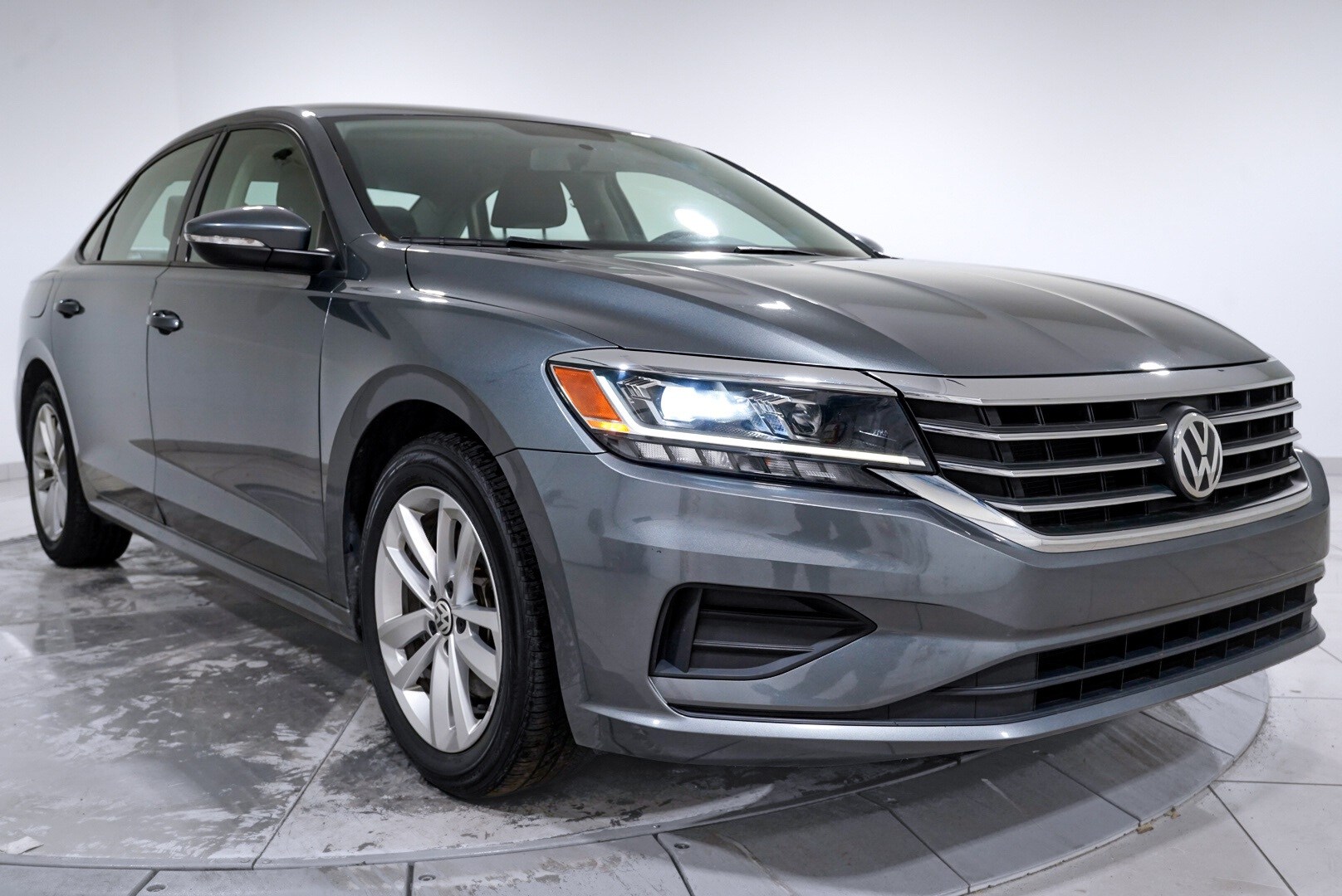 2021 Volkswagen Passat 2.0T S photo 3