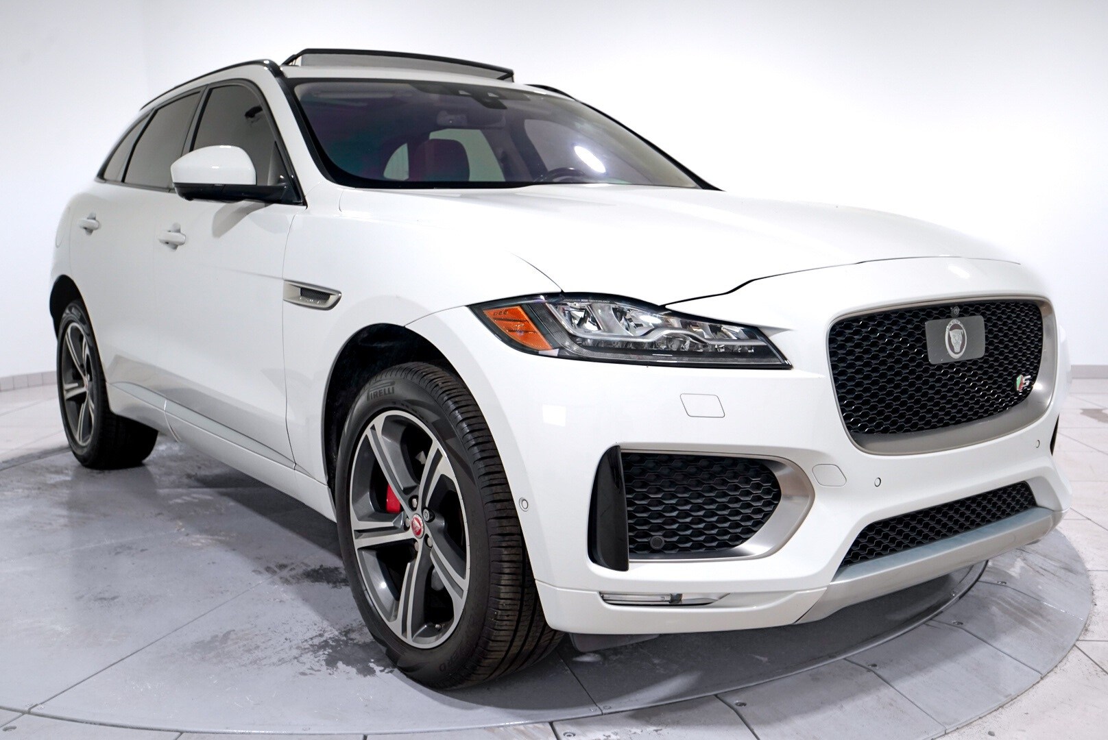2018 Jaguar F-PACE S photo 4