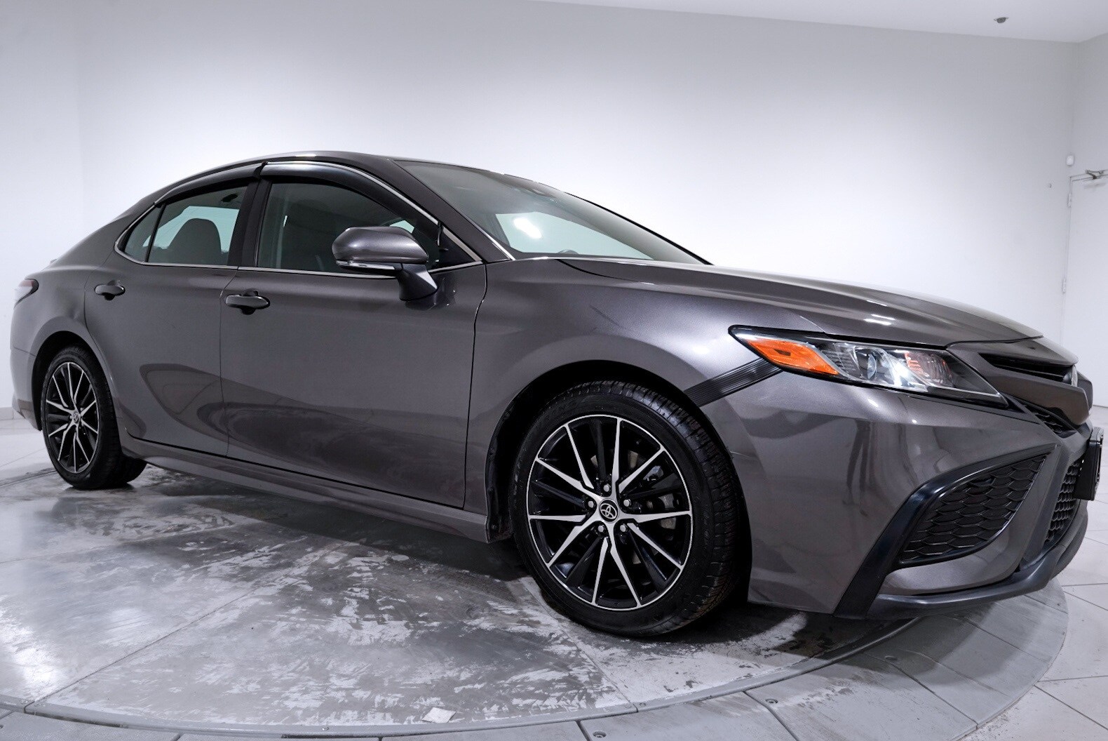 2023 Toyota Camry SE photo 4