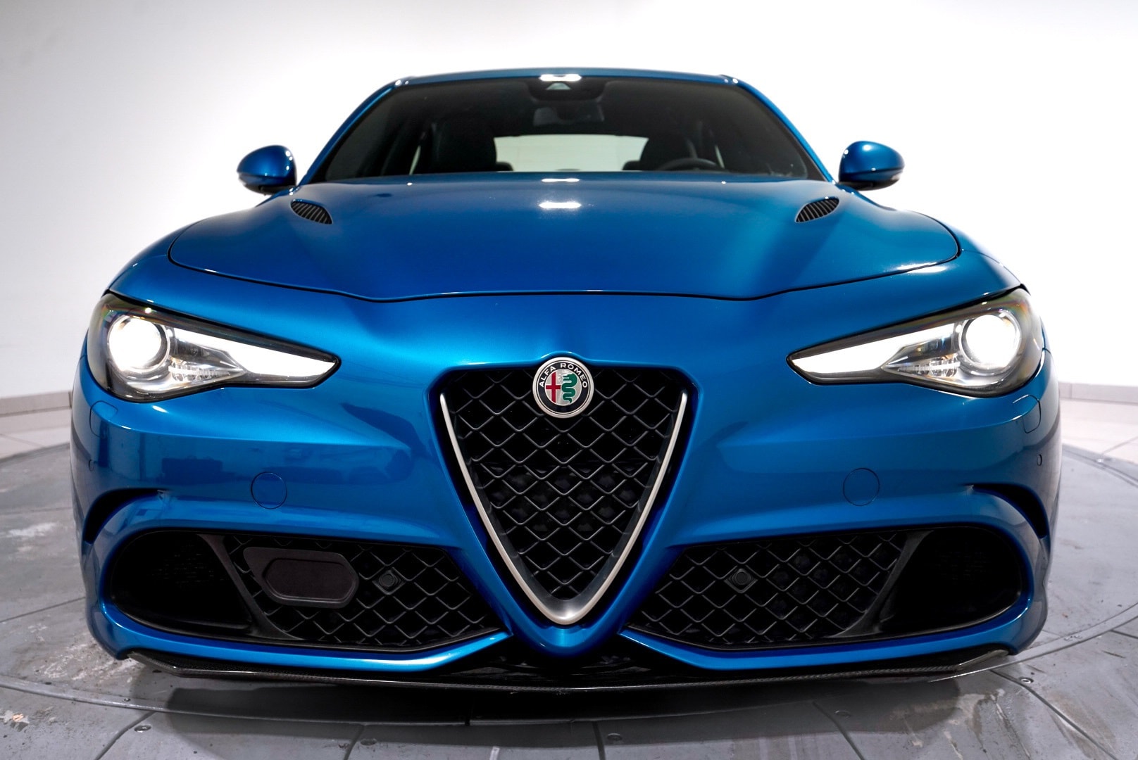 2018 Alfa Romeo Giulia Quadrifoglio photo 2