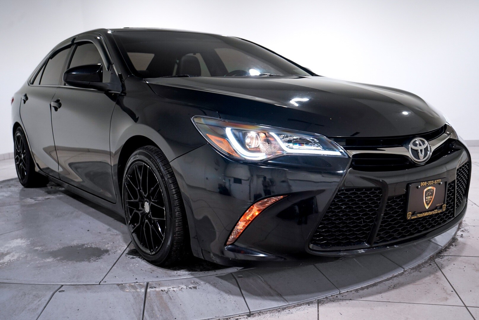 2017 Toyota Camry XLE XSE photo 2