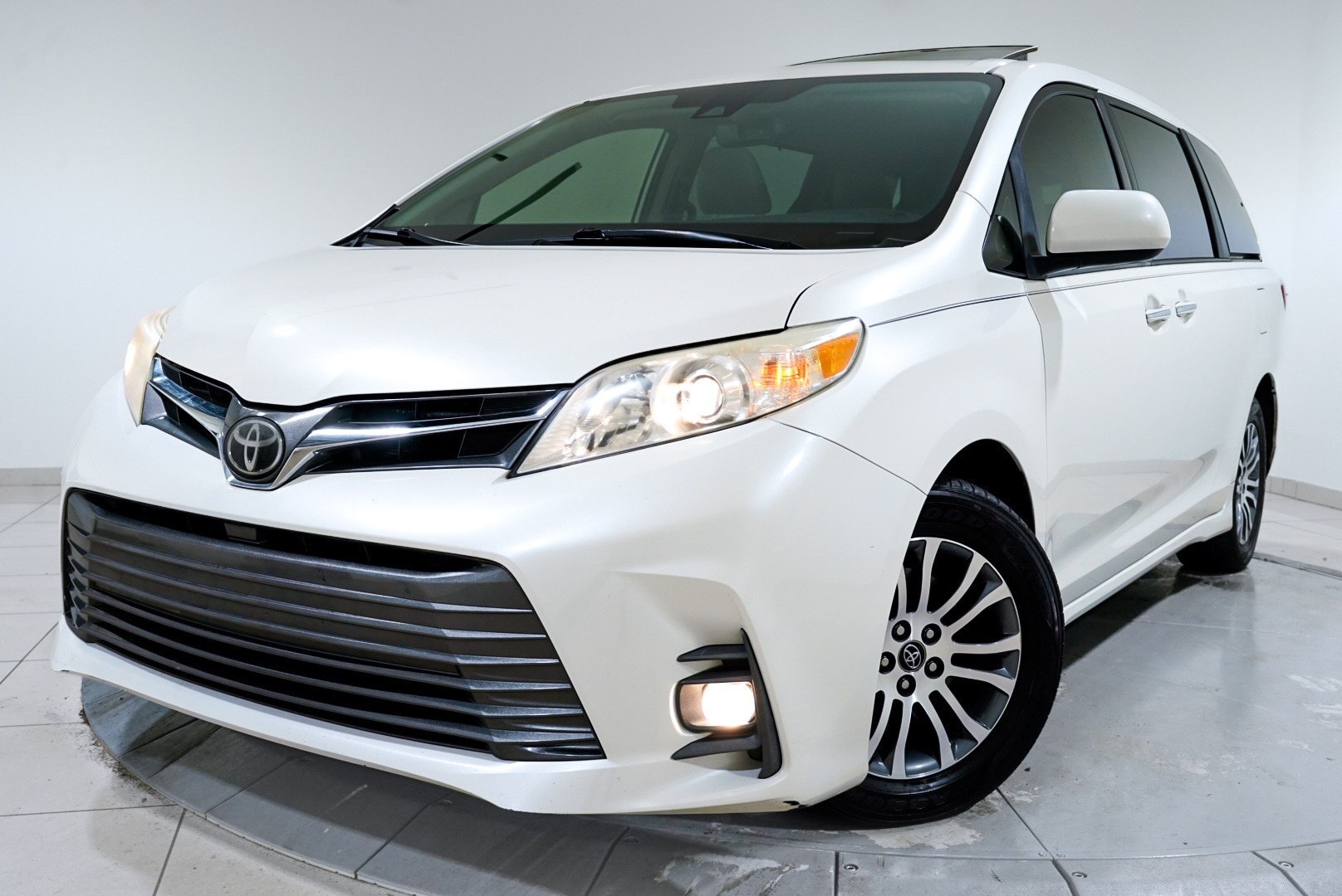 2020 Toyota Sienna XLE