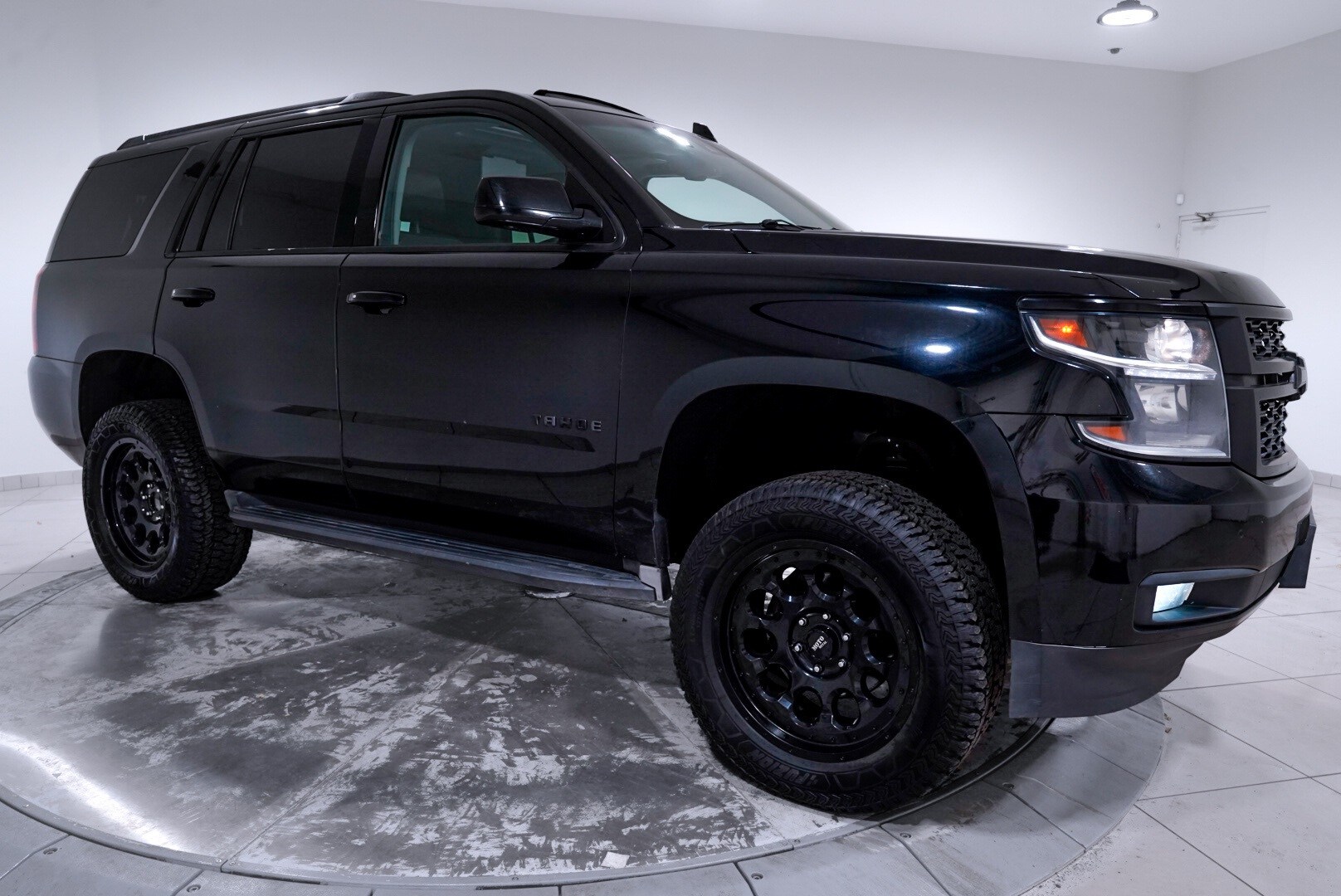 2015 Chevrolet Tahoe LT photo 2