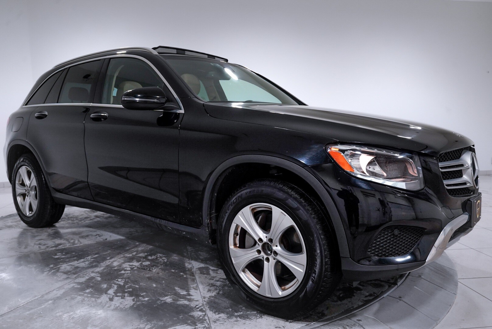 2018 Mercedes Benz GLC 300 4MATIC photo 4