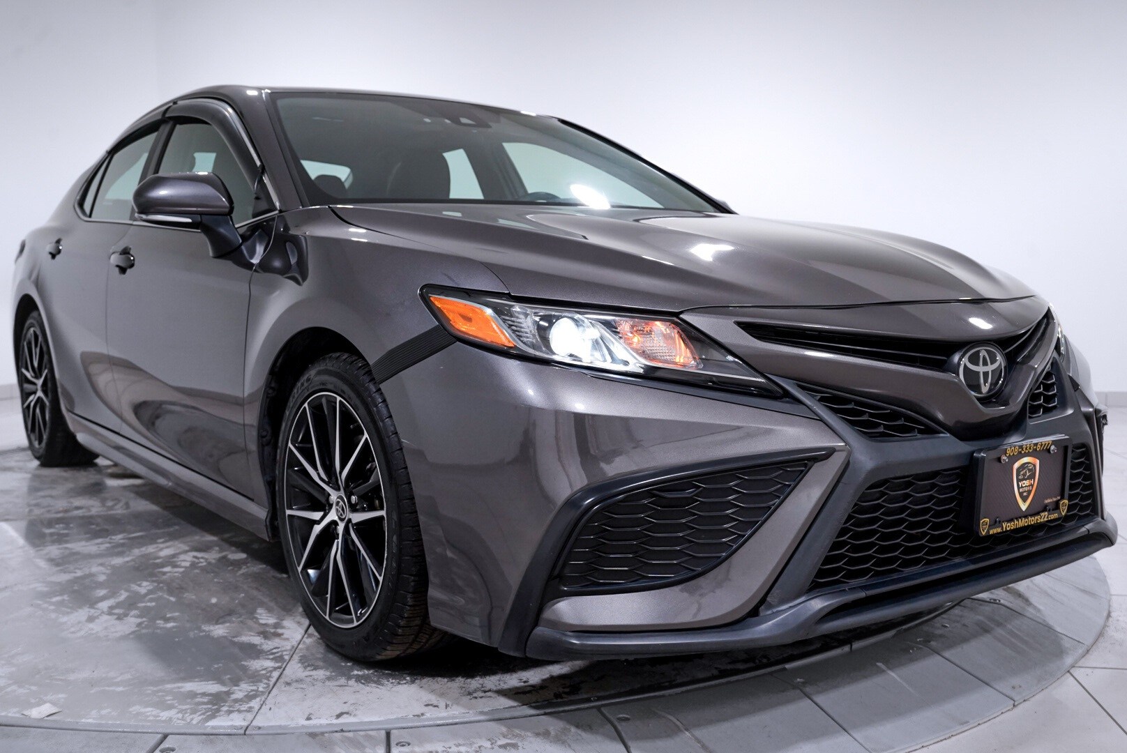 2023 Toyota Camry SE photo 3