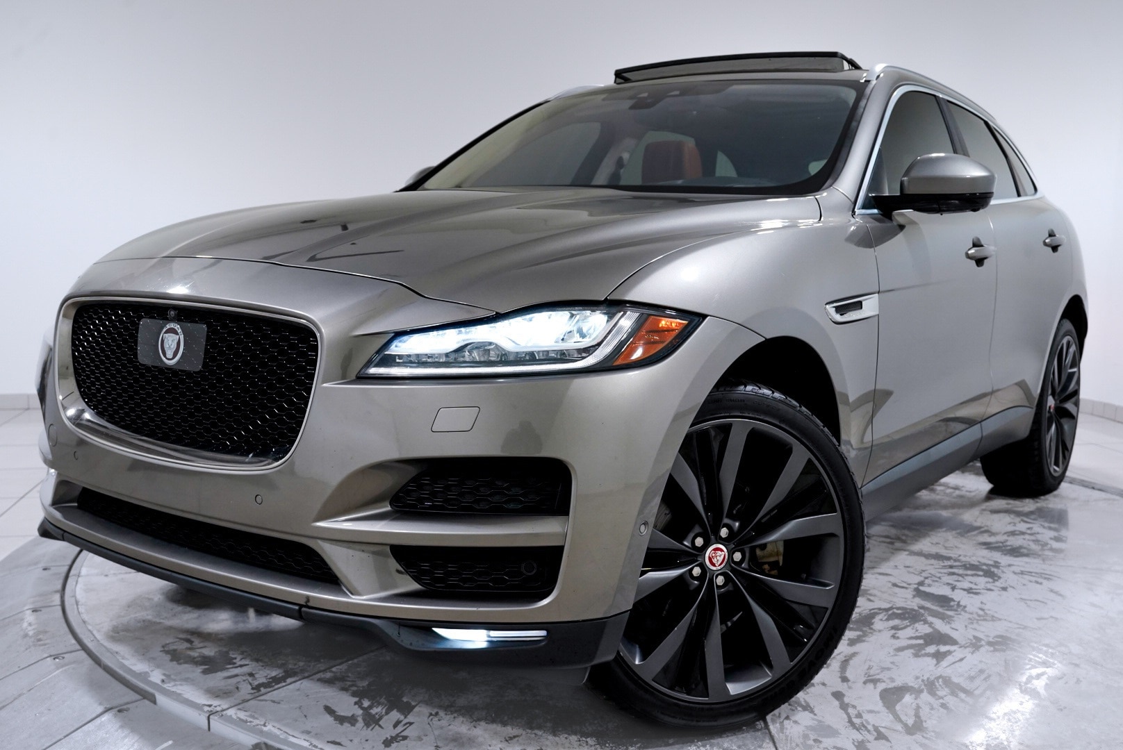 2019 Jaguar F-Pace Portfolio's photo