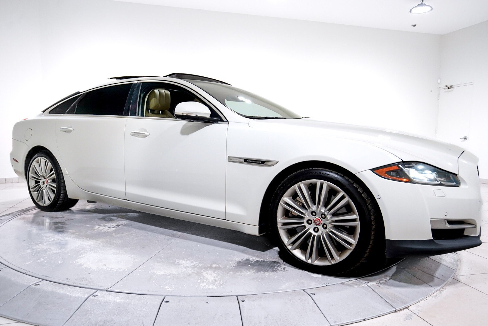 2016 Jaguar XJ XJL Supercharged photo 4