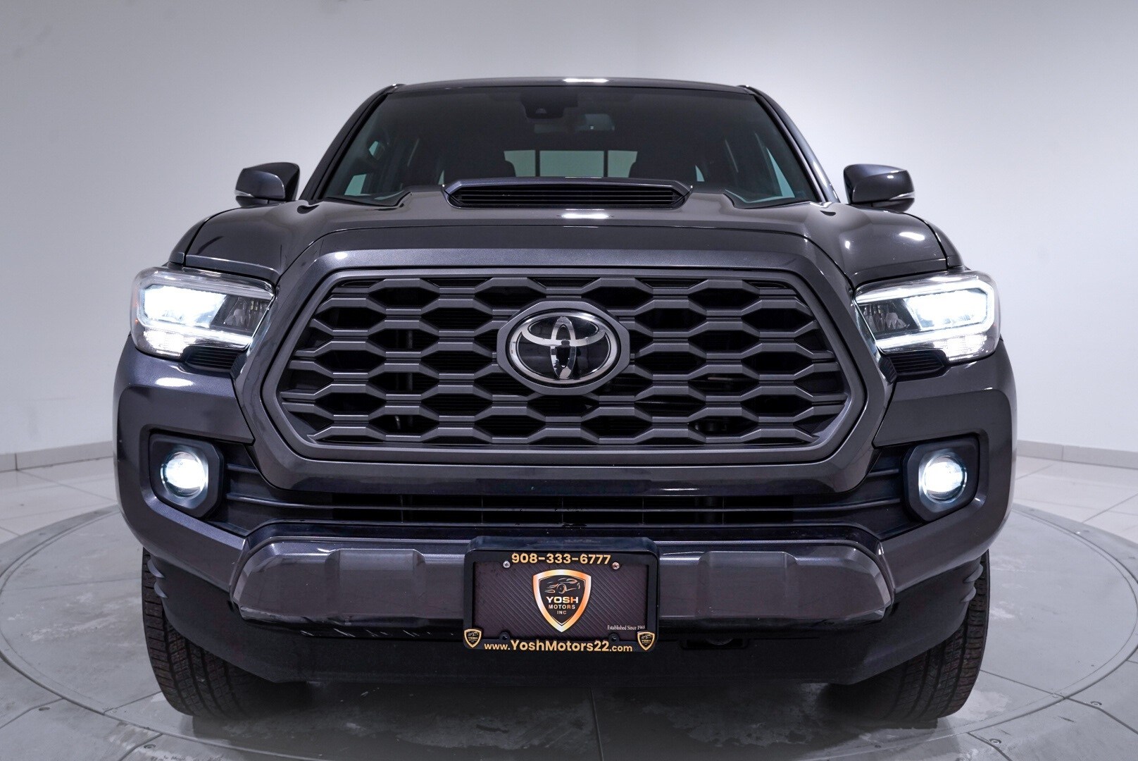 2020 Toyota Tacoma TRD Sport V6 photo 2