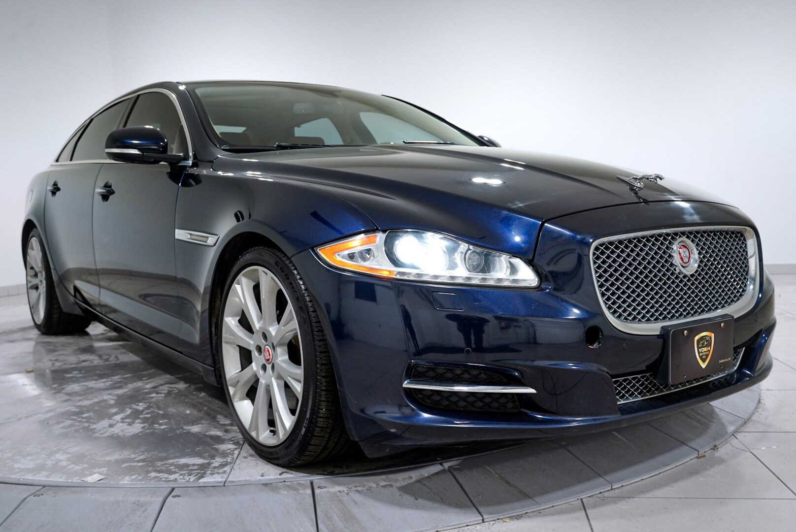 2014 Jaguar XJ XJL Portfolio photo 3