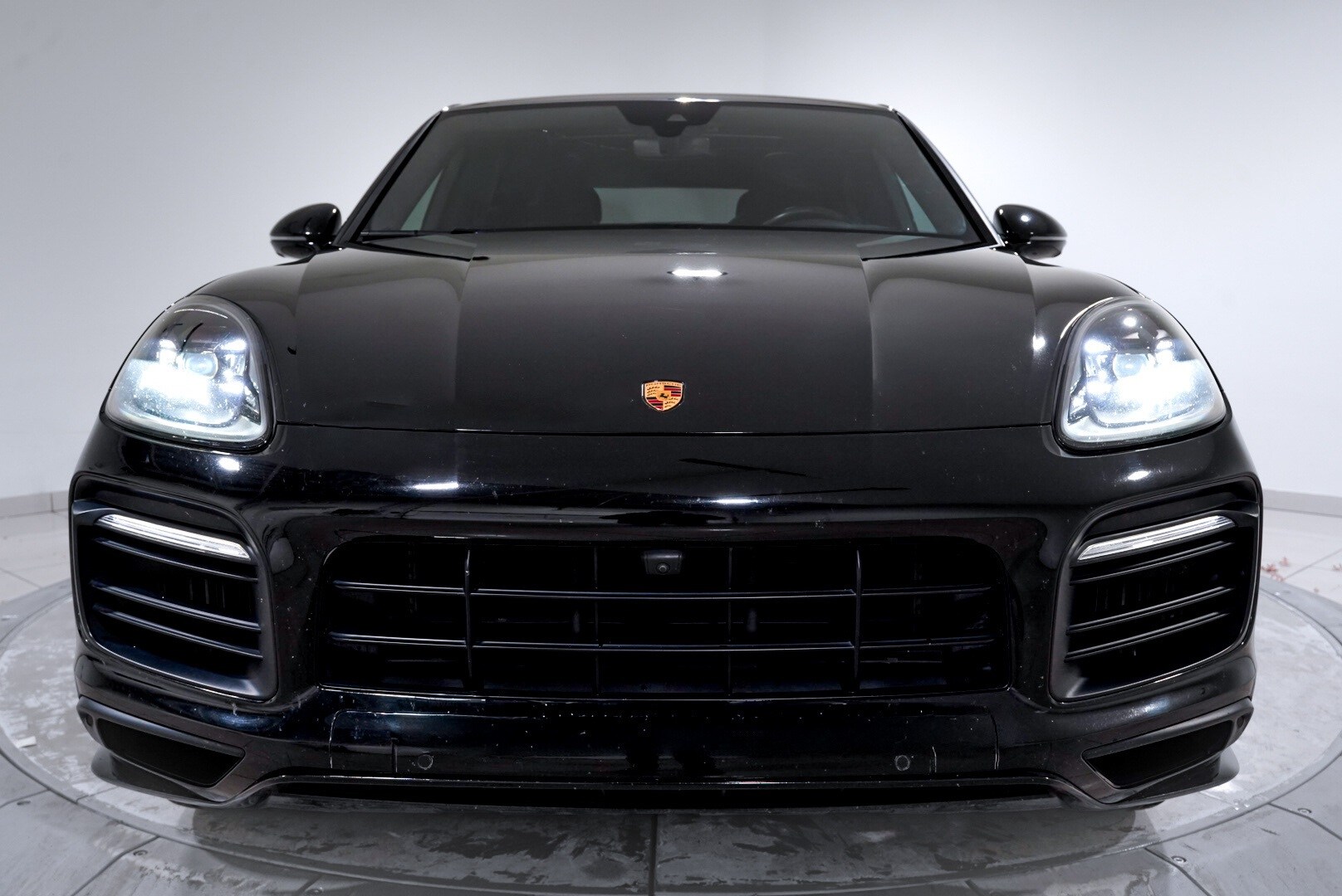 2022 Porsche Cayenne GTS Coupe photo 2