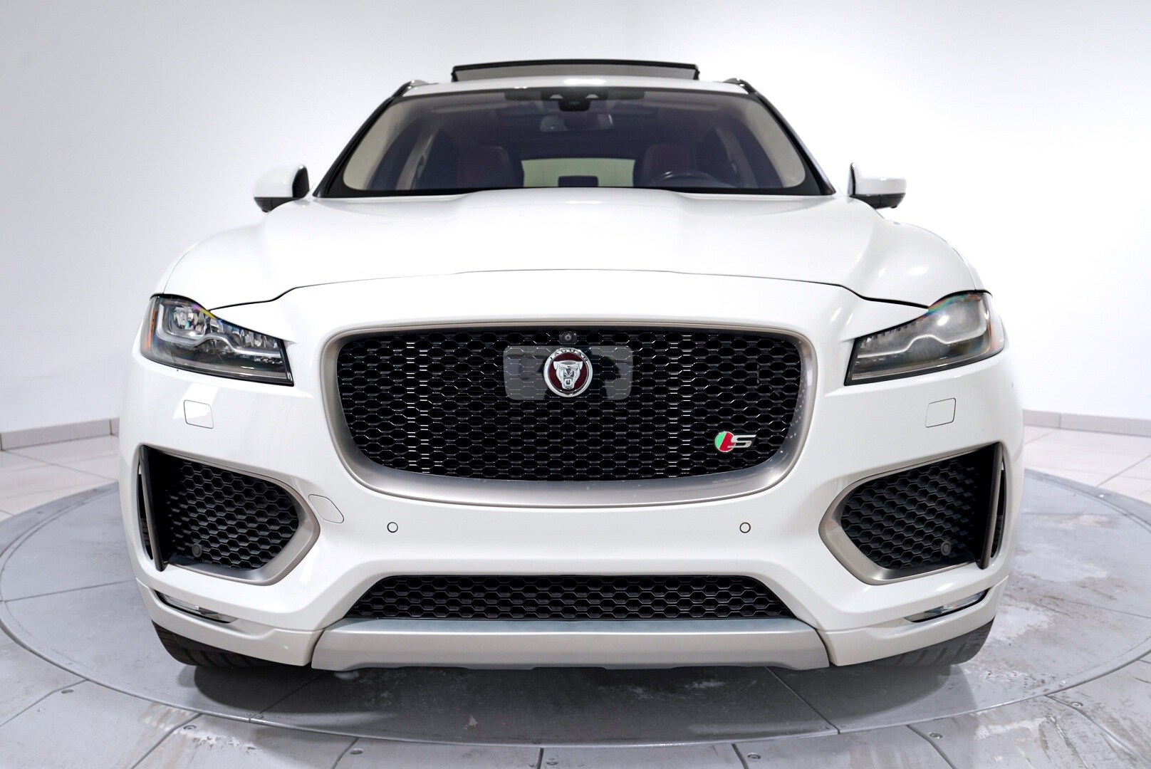 2018 Jaguar F-PACE S photo 3