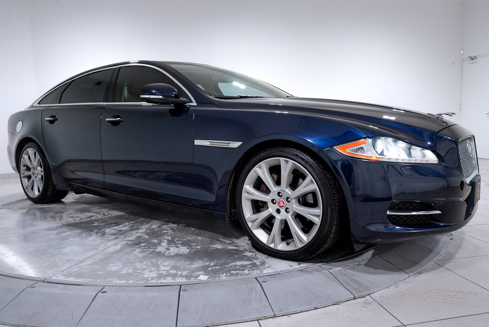 2014 Jaguar XJ XJL Portfolio photo 4