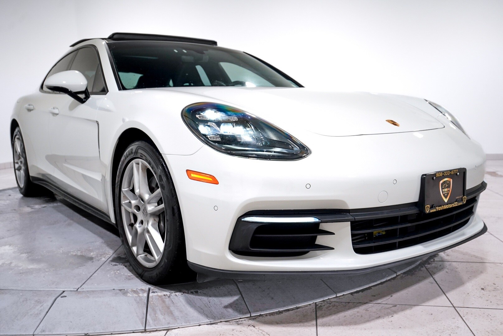 2019 Porsche Panamera 4 photo 3