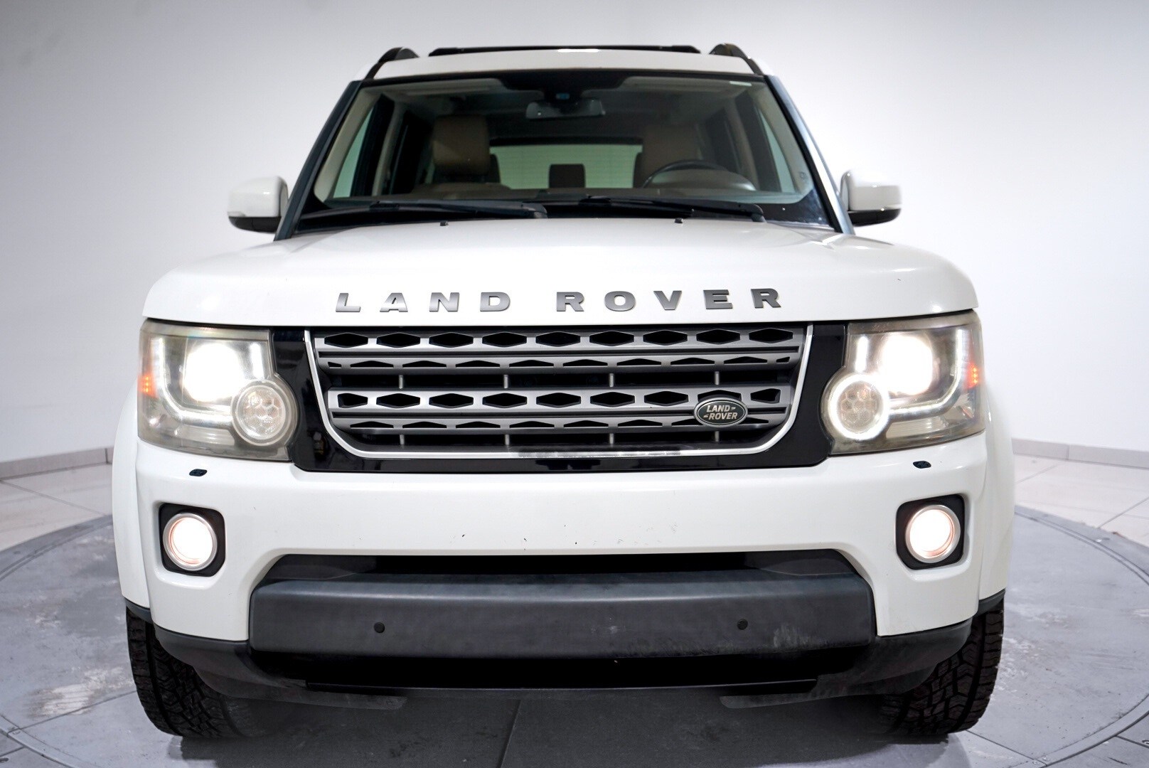 2016 Land Rover LR4 HSE photo 2