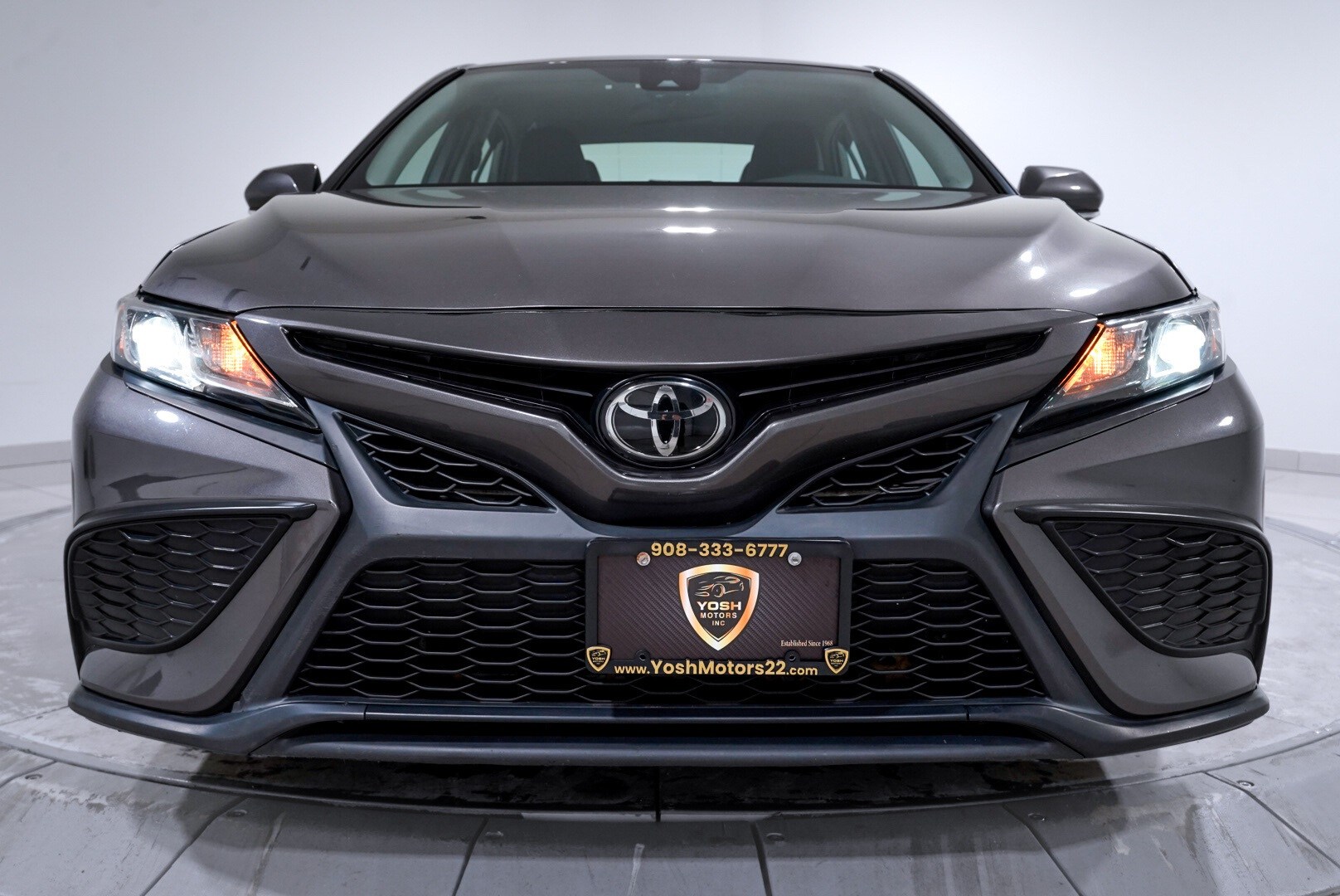 2023 Toyota Camry SE photo 2