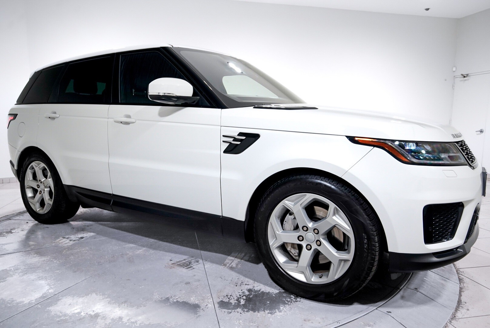 2021 Land Rover Range Rover Sport SE photo 4