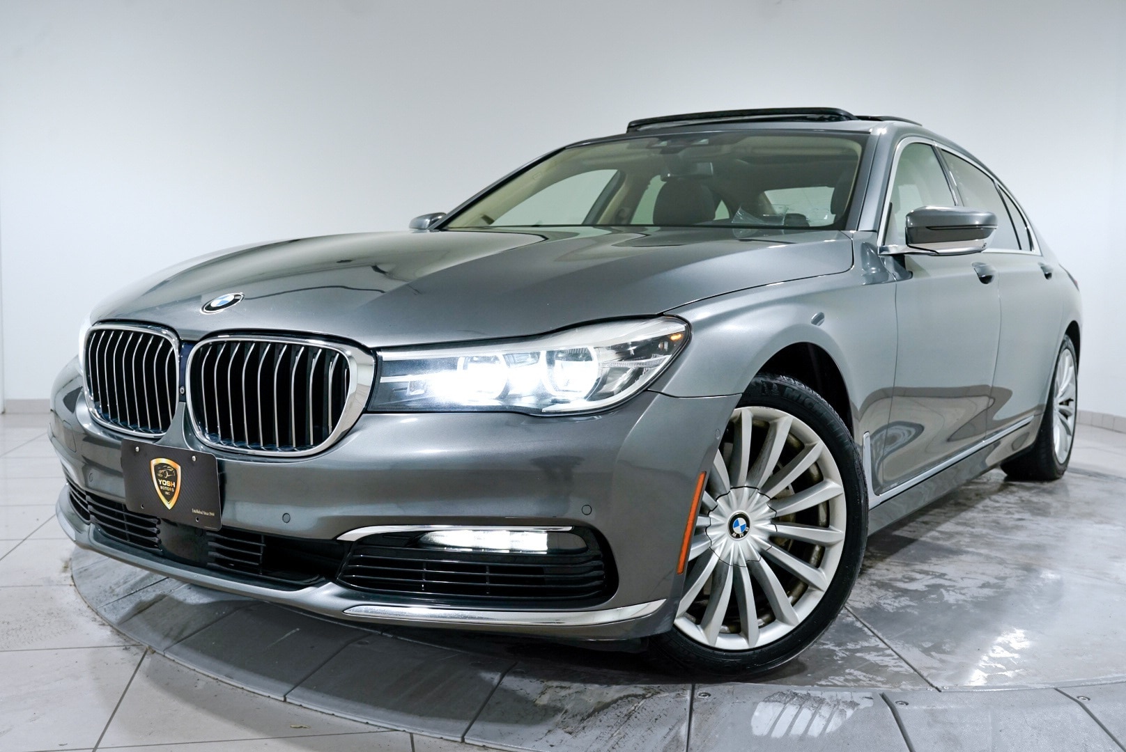 2017 BMW 7 Series 740i's photo