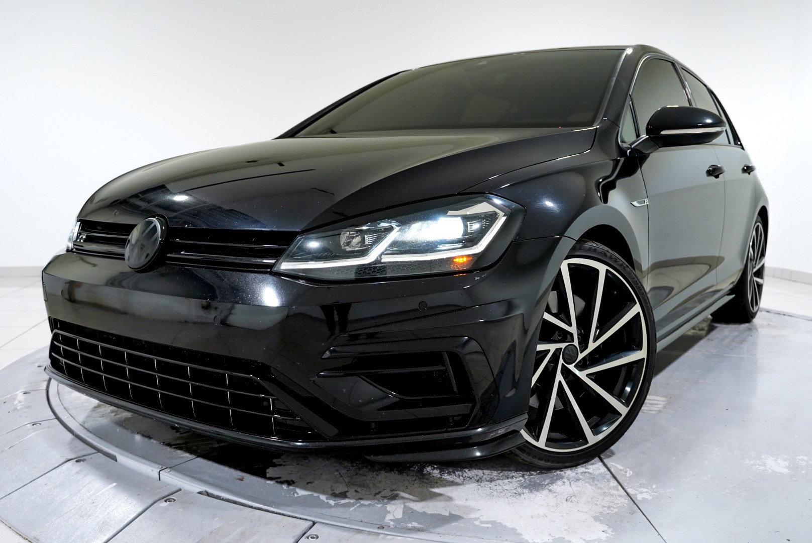 2019 Volkswagen Golf R R's photo