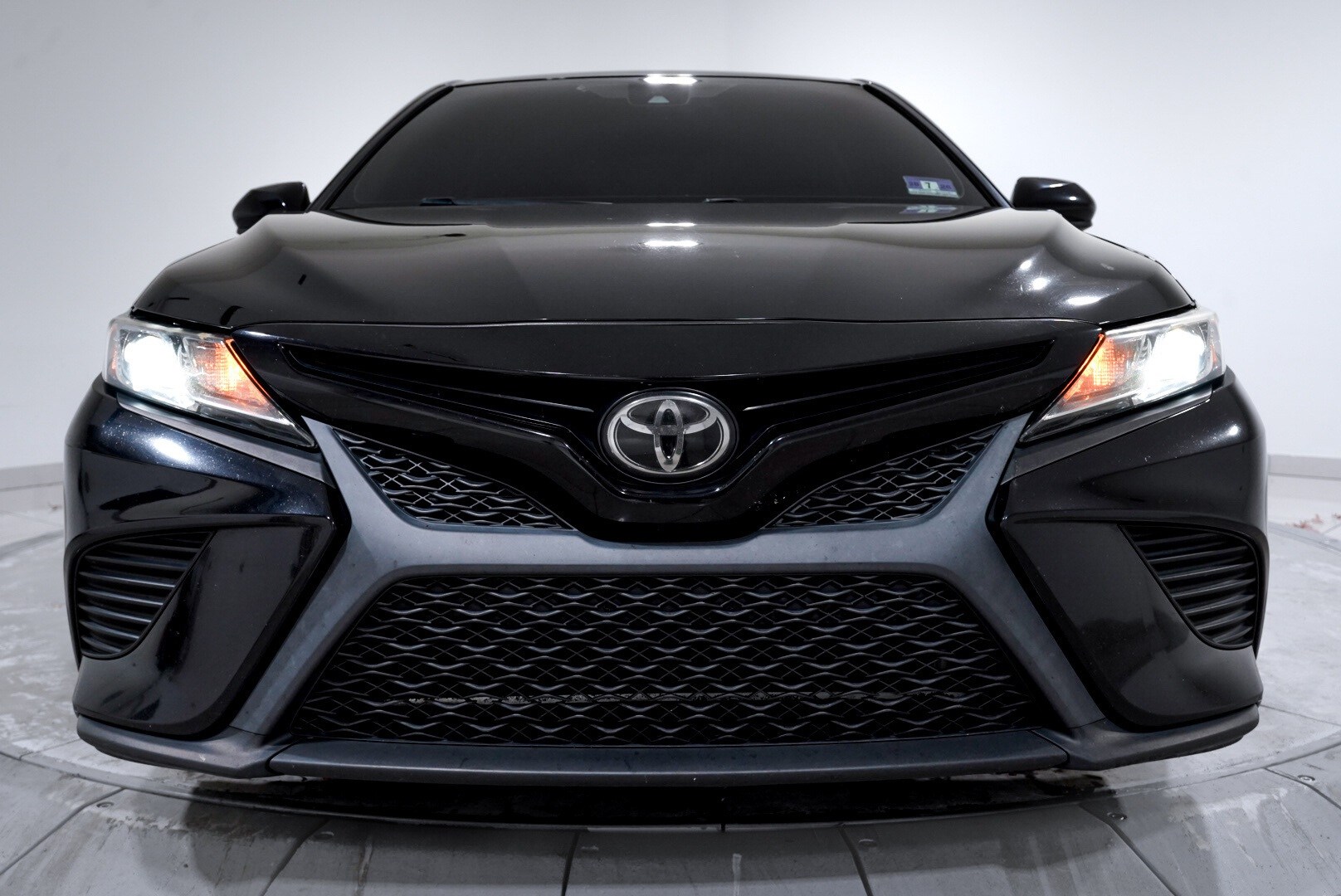 2019 Toyota Camry LE photo 2