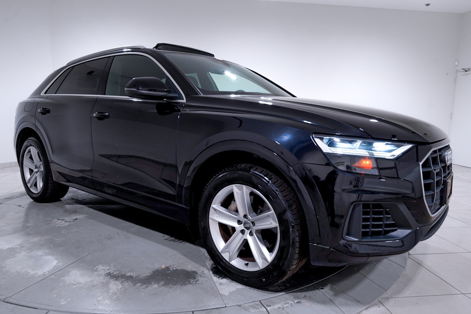 2019 Audi Q8 Premium photo 4