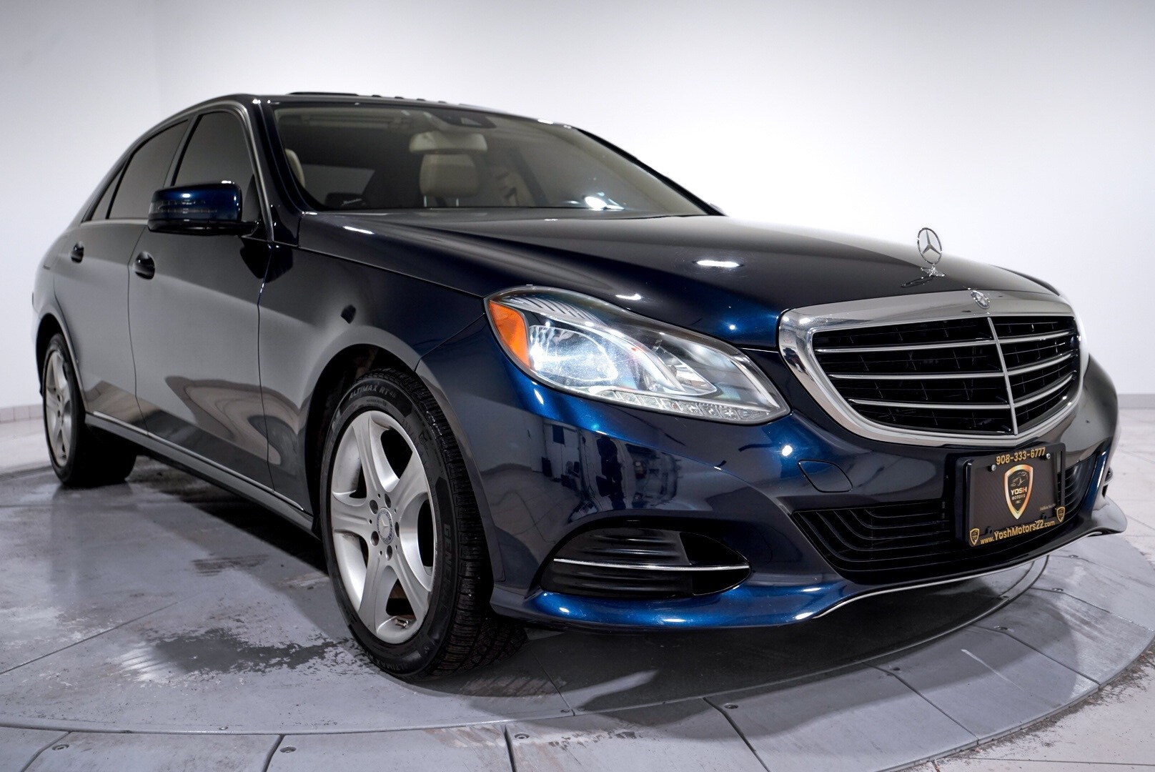 2016 Mercedes Benz E 350 4MATIC photo 3