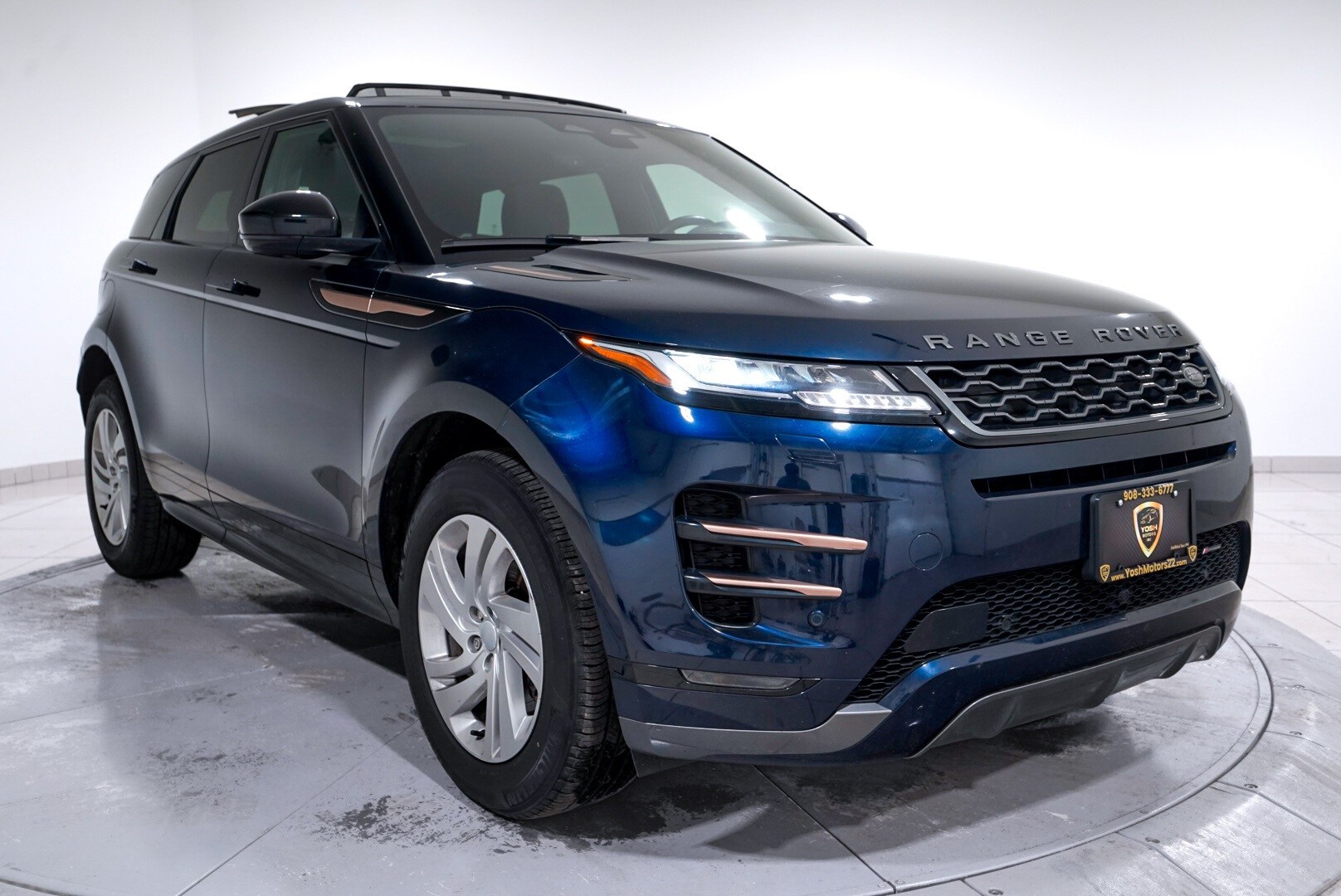 2022 Land Rover Range Rover Evoque R-Dynamic S photo 3
