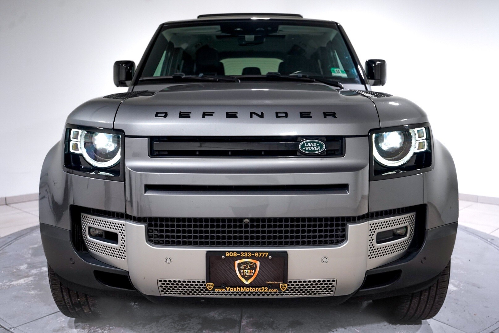 2024 Land Rover Defender 110 S photo 2