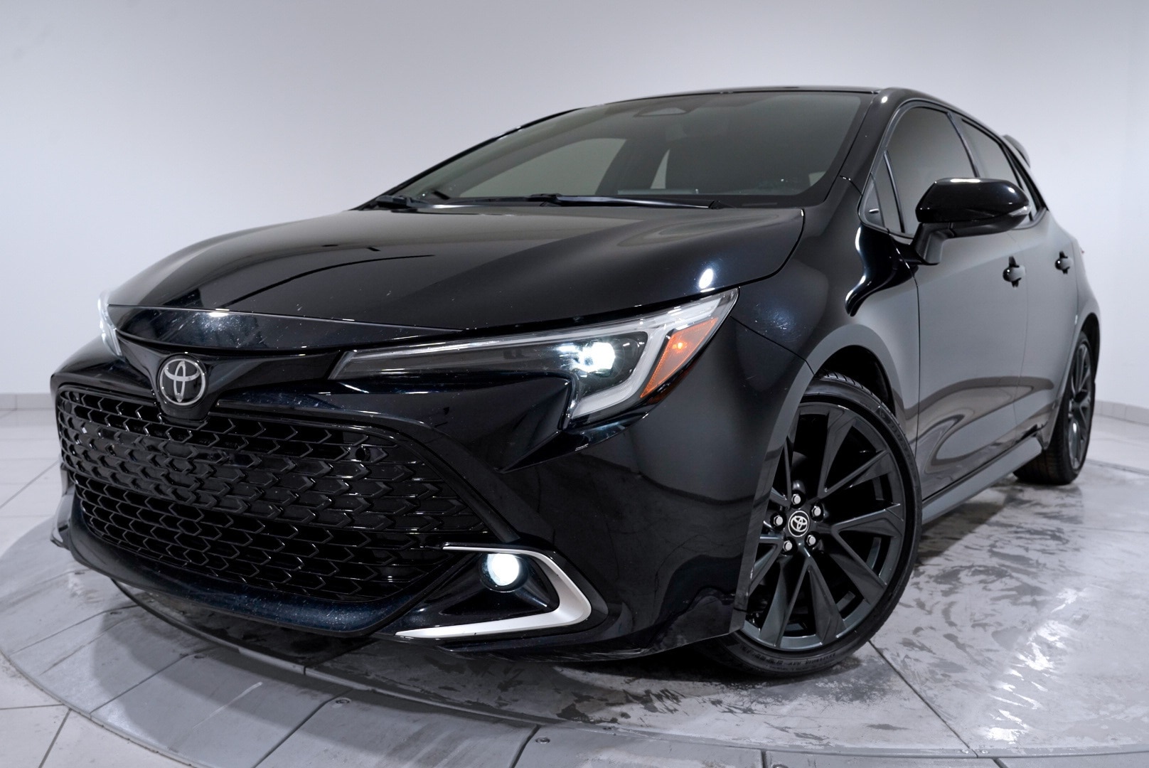 2023 Toyota Corolla Hatchback XSE's photo