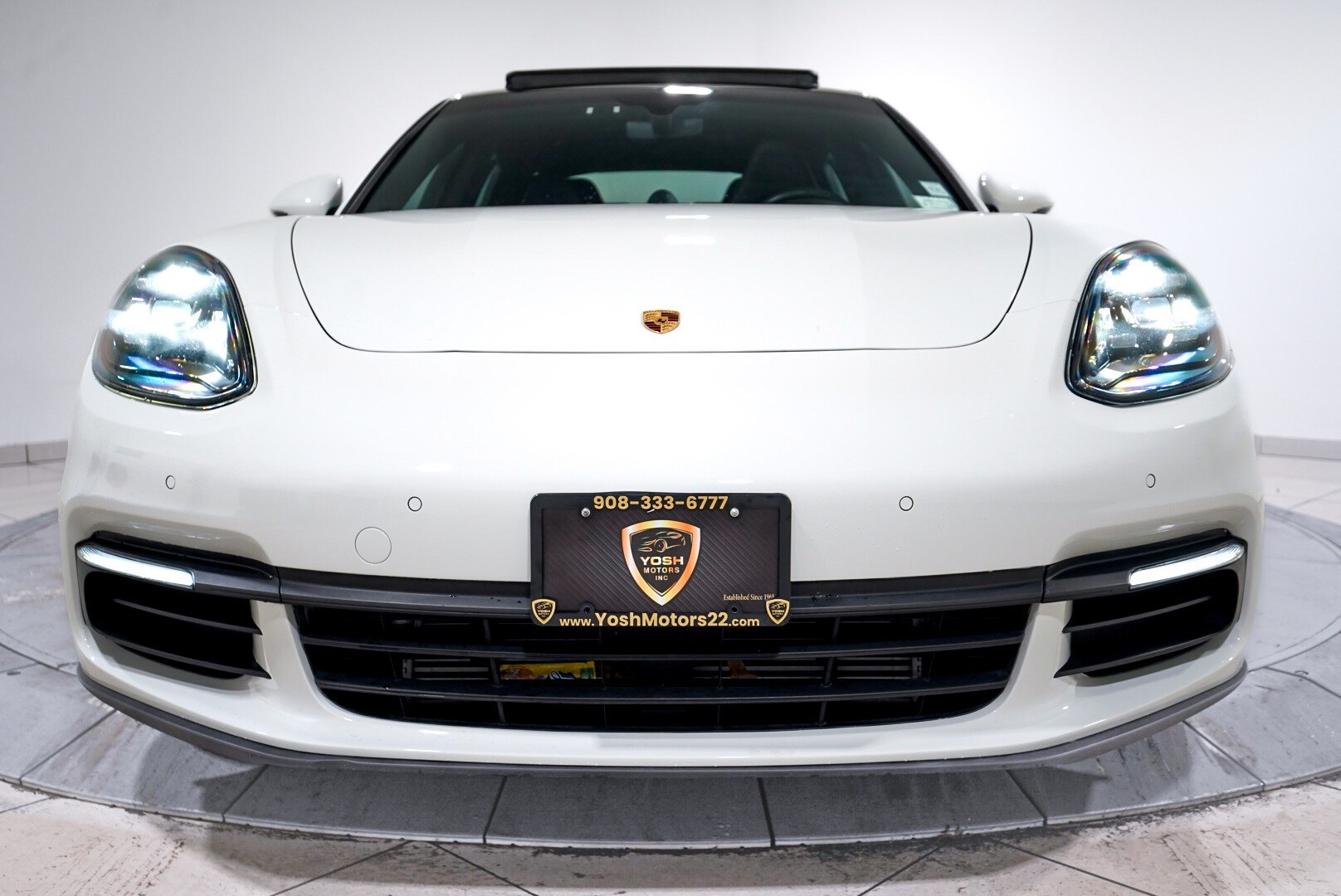 2019 Porsche Panamera 4 photo 2