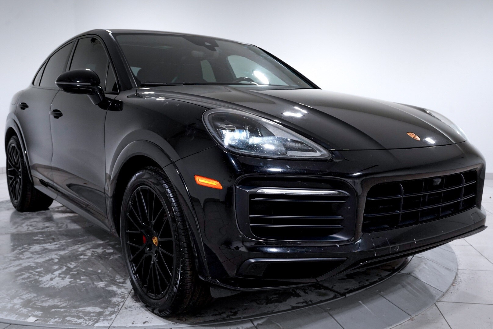 2022 Porsche Cayenne GTS Coupe photo 3