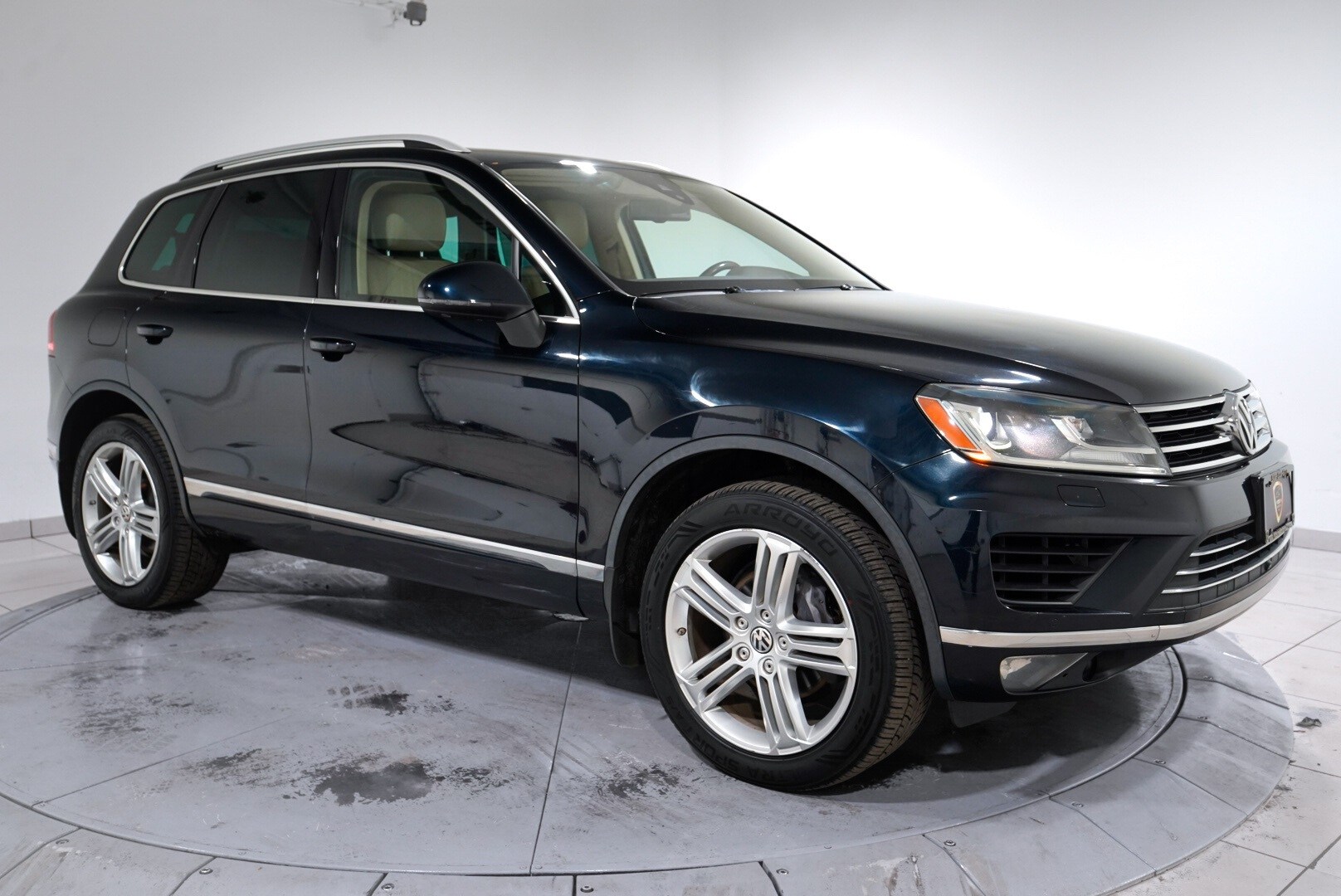 2015 Volkswagen Touareg V6 Executive photo 4