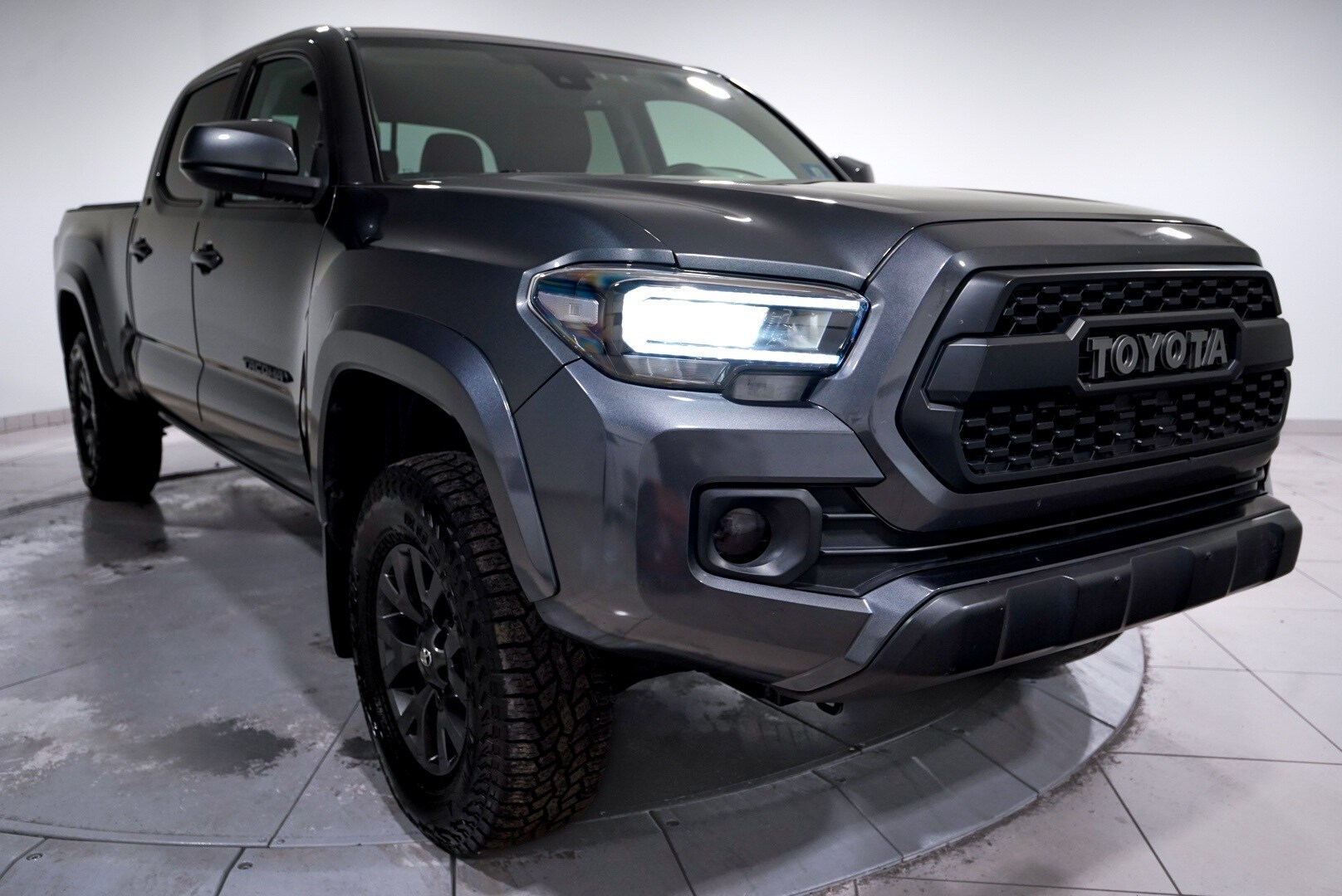 2020 Toyota Tacoma SR5 V6 photo 2