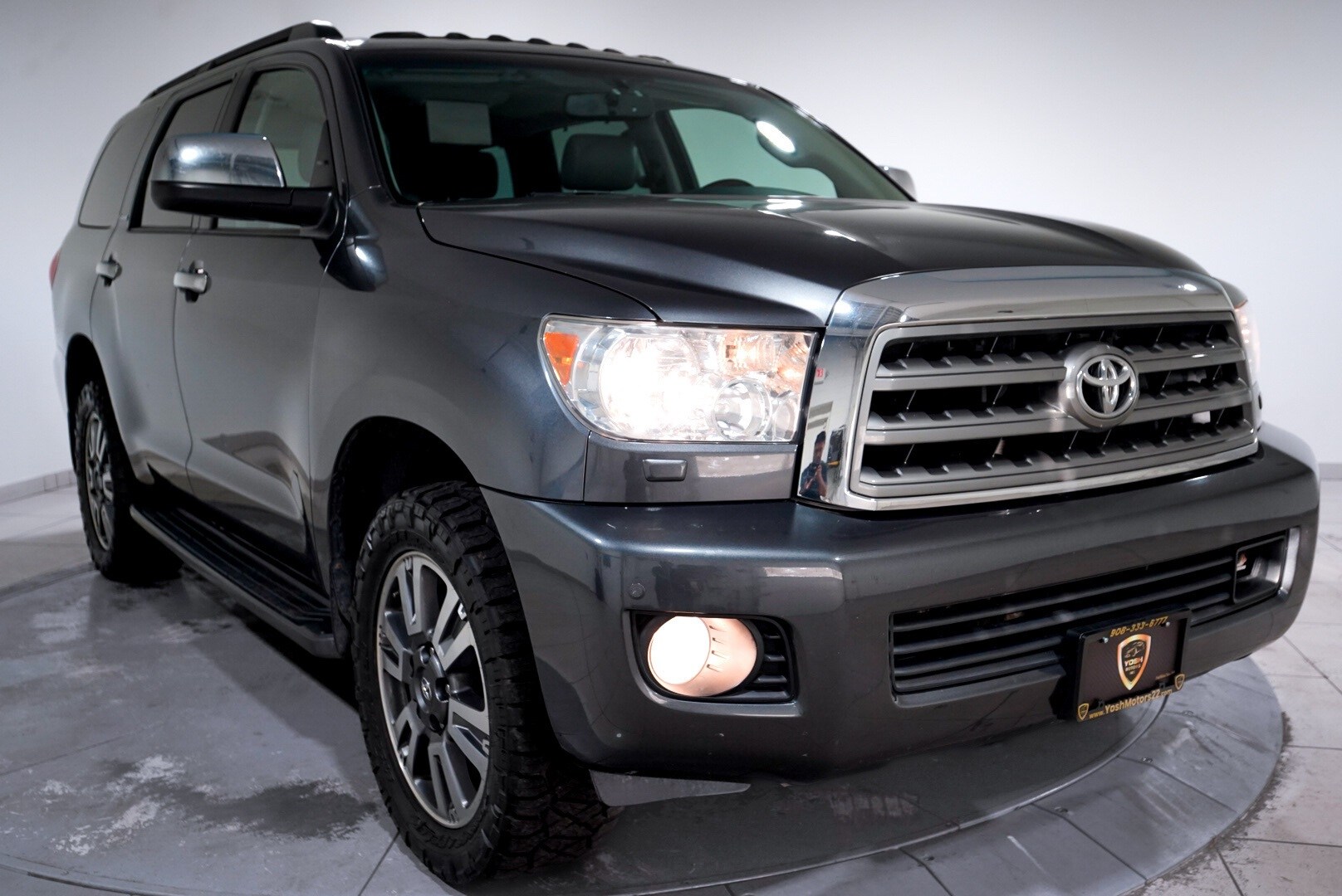 2017 Toyota Sequoia Platinum photo 3
