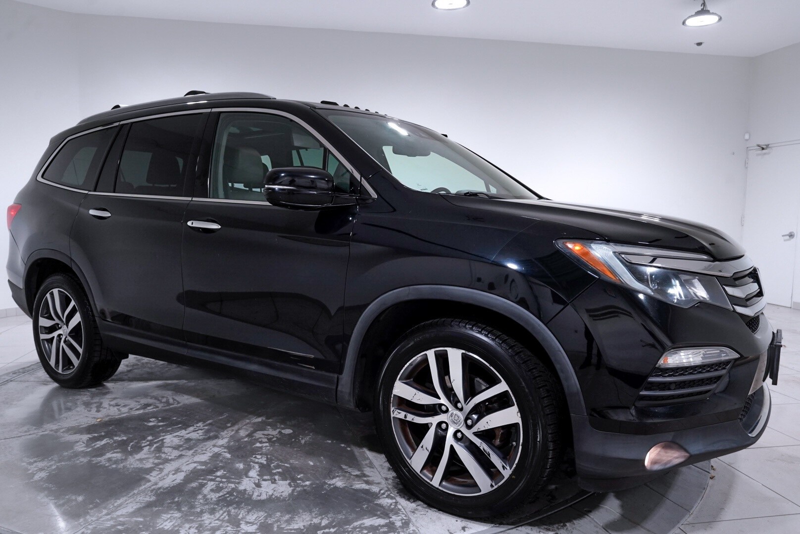 2016 Honda Pilot Elite photo 4