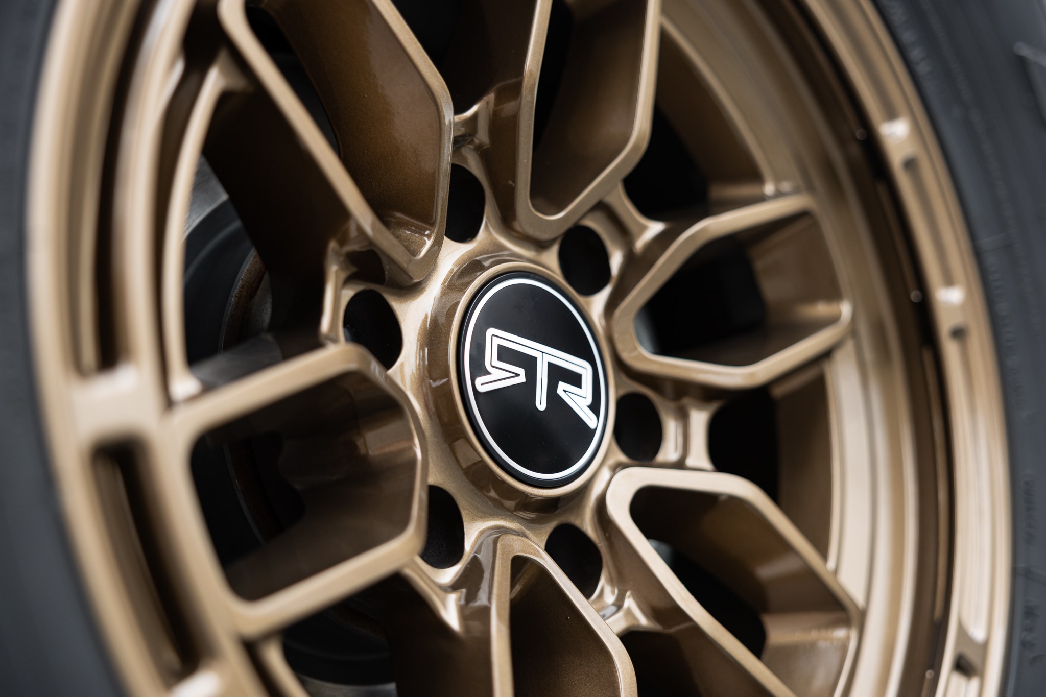 Bronze and black RTR wheel design