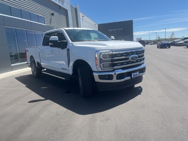 2023 Ford F-350 Lariat photo 3