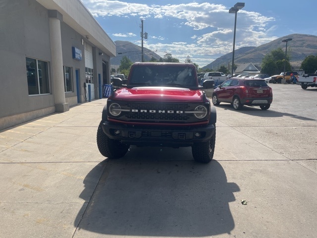 2025 Ford Bronco Badlands photo 2