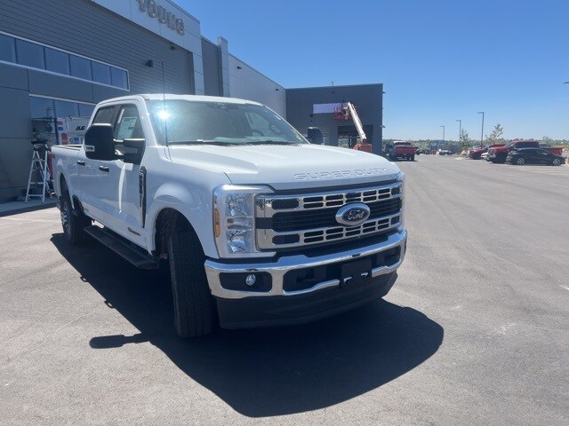 2025 Ford F-350 photo 3