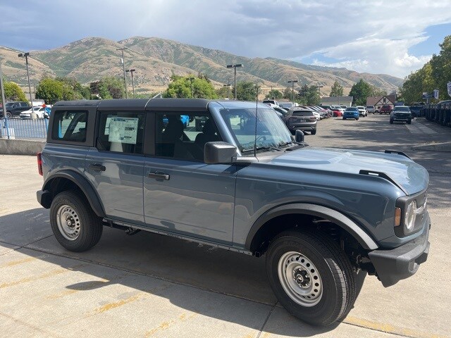 2025 Ford Bronco Base photo 4
