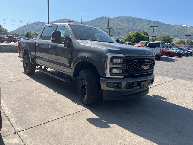 2025 Ford F-350 photo 3