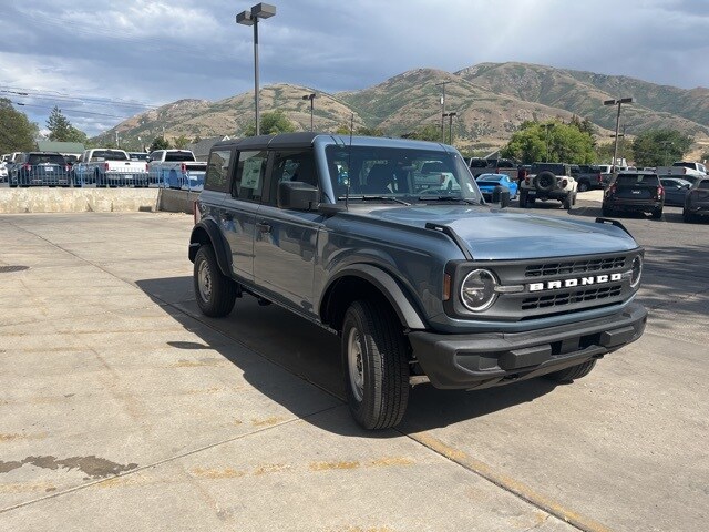 2025 Ford Bronco Base photo 3