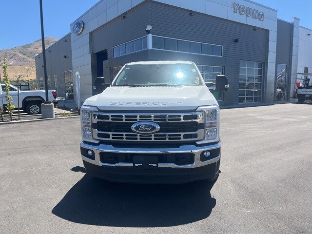 2025 Ford F-350 photo 2