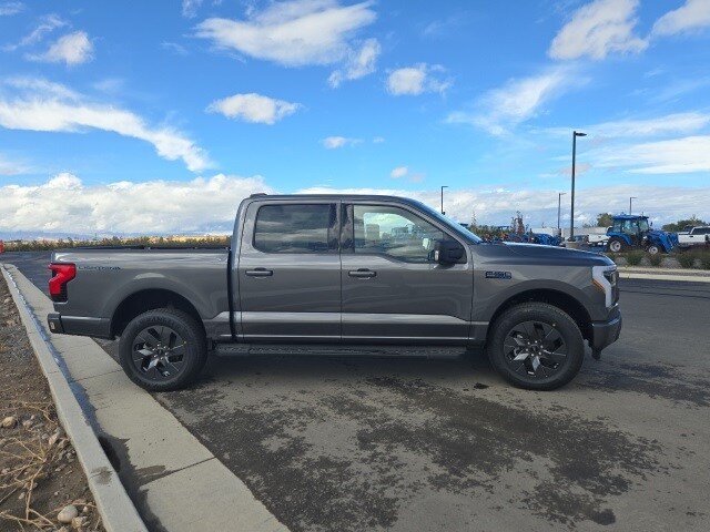 2025 Ford F-150 Lightning photo 3