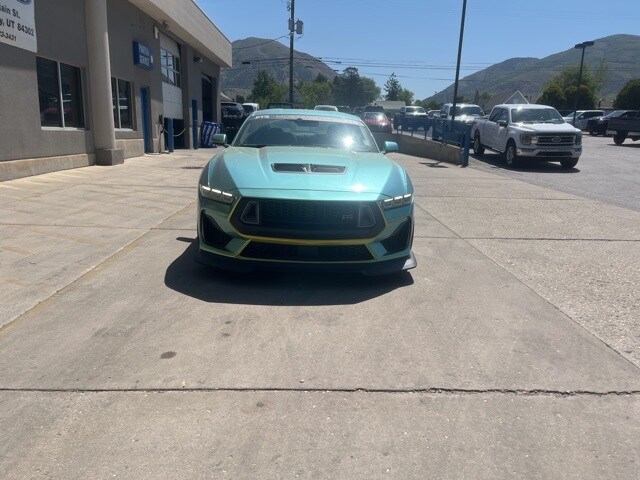 2025 Ford Mustang GT Premium photo 2