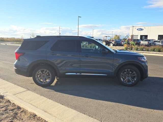 2025 Ford Explorer photo 3