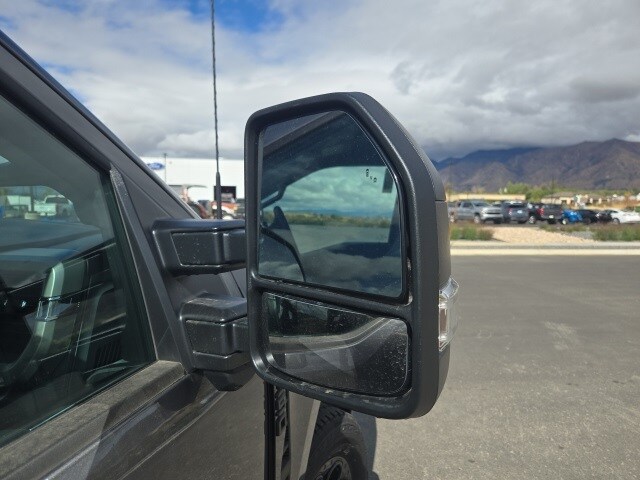 2025 Ford F-350 photo 2