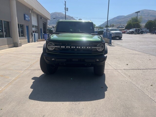 2025 Ford Bronco Outer Banks photo 2