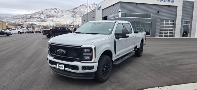 2025 Ford F-350 Super Duty Lariat's photo